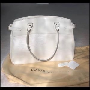 Authentic LV White EPI Leather GM